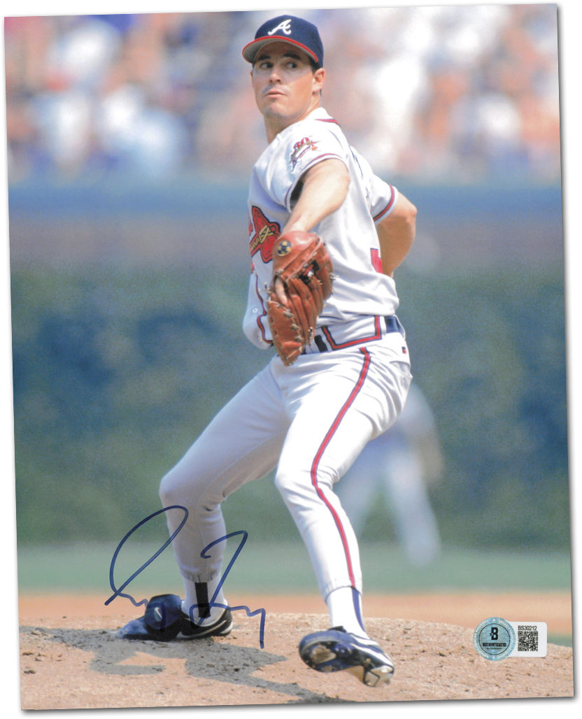 Autographed Greg Maddux 8x10