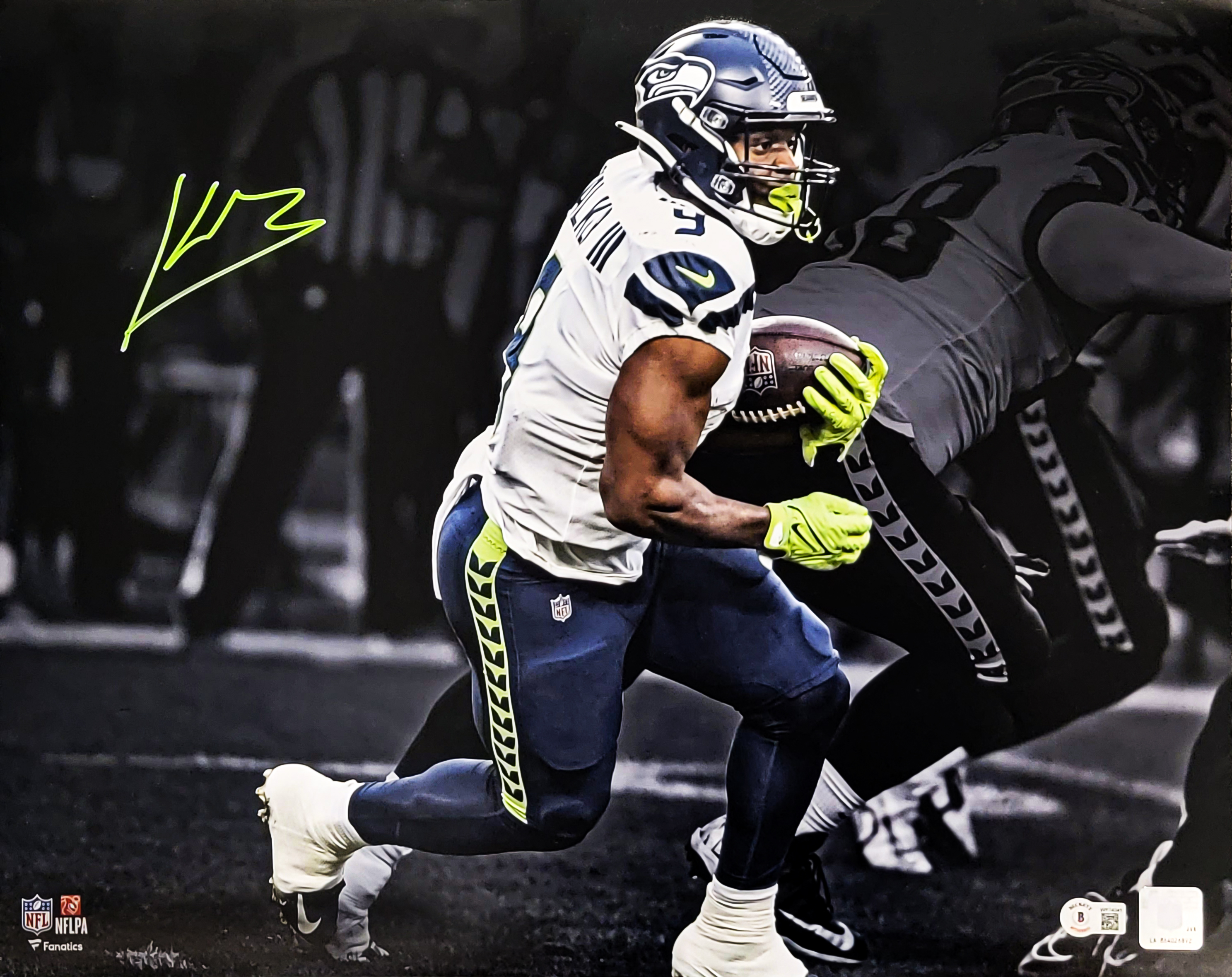 KENNETH WALKER III AUTOGRAPHED 16X20 PHOTO SEAHAWKS
